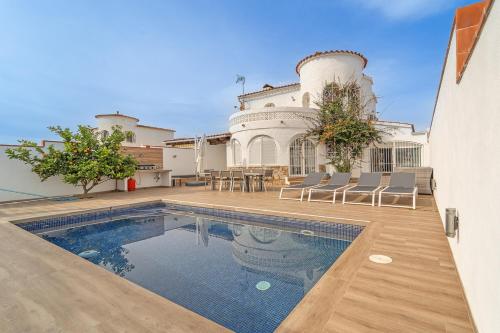 WELCS CASA 385 EMP con piscina y cerca del canal