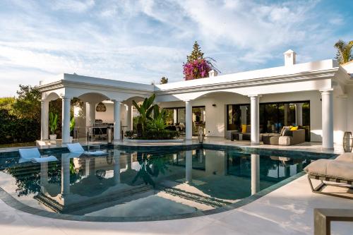 beach-side 5 Bedroom villa