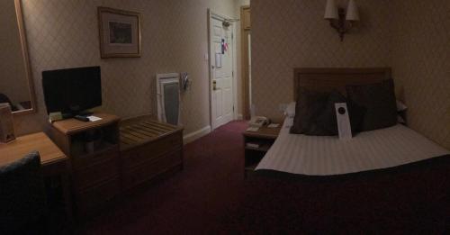 Crown & Mitre Hotel - main image