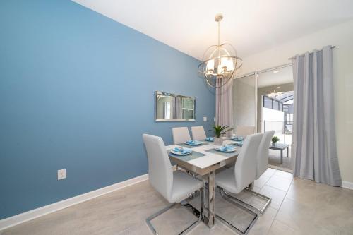 4BR Town House with Pool 4816LN - image 4