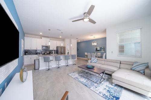 4BR Town House with Pool 4816LN - image 5
