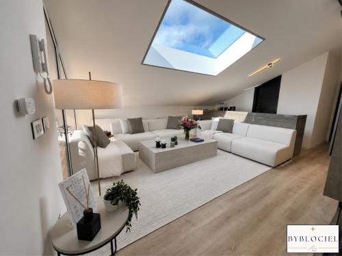Instalações, BYBLOCIEL I Luxury Duplex I Byblos Jbeil Lebanon I Panoramic Terrace I Private Hot Tub in Blat
