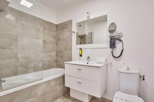 2 bedrooms, 3 beds