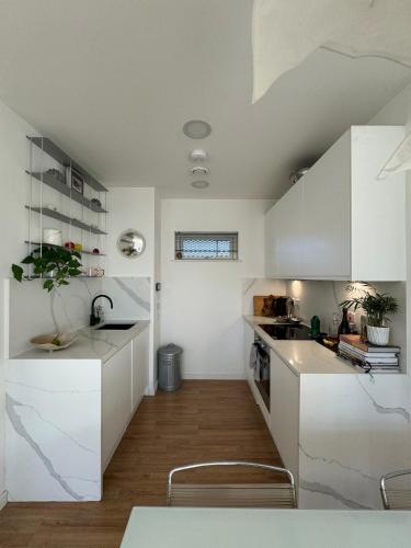 Kitchen, Rooftop - London Eye View - Zone 1 Design Flat in Buckhurst Hill