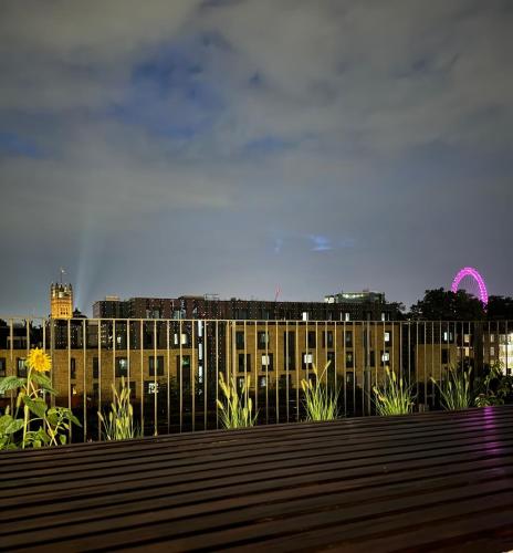 Balcony/terrace, Rooftop - London Eye View - Zone 1 Design Flat in Buckhurst Hill