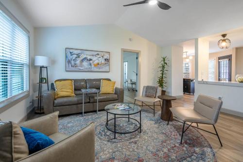 Modern Home • Near Downtown Woodstock • King Bed in Woodstock (GA)