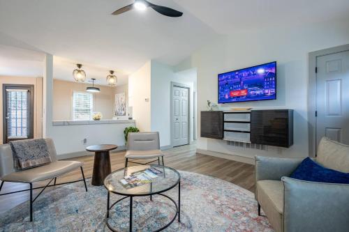 Modern Home • Near Downtown Woodstock • King Bed in Woodstock (GA)