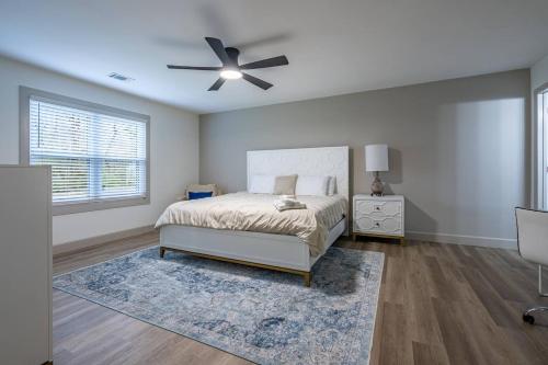 Modern Home • Near Downtown Woodstock • King Bed in Woodstock (GA)