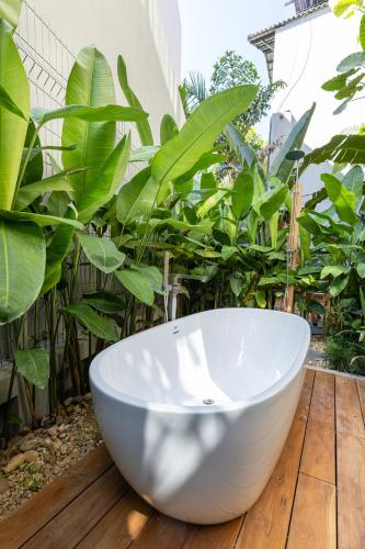 WA An Bang Villa Hoi An - Hidden Oasis by the Beach in Cam An Ward