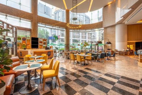 Food and beverages, Holiday Inn Shanghai Nanjing Road By IHG in Shanghai