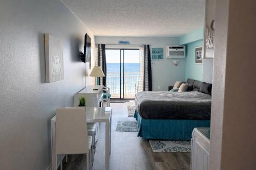 Oceanfront Studio w/ Balcony & Sunrise Views – khách sạn tại Khac