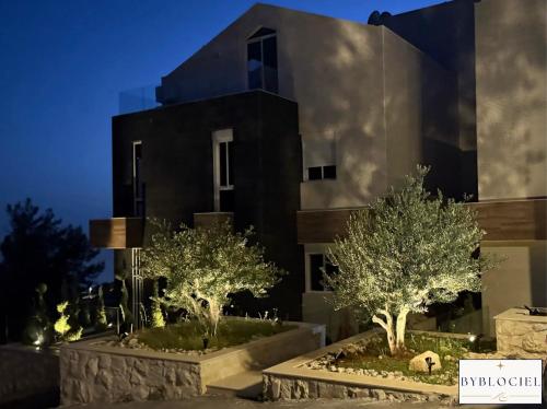 Vista Exterior, BYBLOCIEL I Luxury Duplex I Byblos Jbeil Lebanon I Panoramic Terrace I Private Hot Tub in Blat