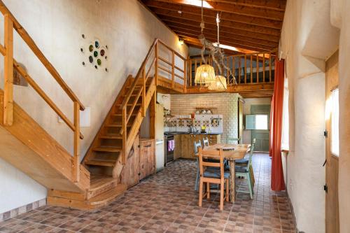 Beautiful self-built ecological house by the river gîte à louer Zambujeira de Baixo