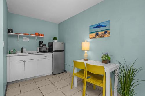 Latitude 26 Waterfront Boutique Resort - Fort Myers Beach Room Type - Deluxe Studio