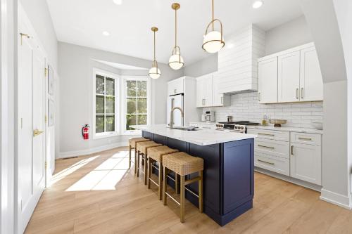 Kitchen, NEW Elevated Lake Living Walk to Beach EV & Pool in Union Pier (MI)