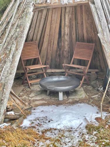 An idyllic little summer cottage in the middle of the nature with Hot tub in Utajärvi