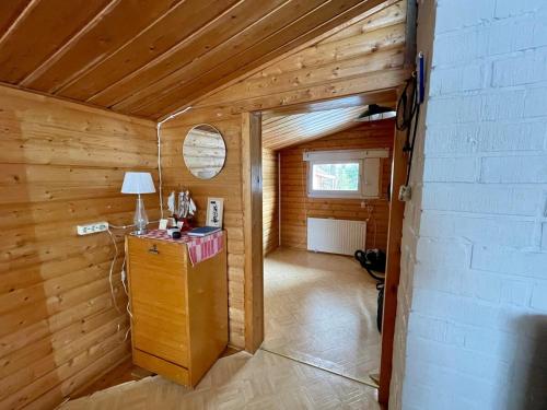 An idyllic little summer cottage in the middle of the nature with Hot tub in Utajärvi