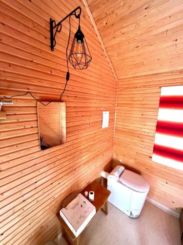 An idyllic little summer cottage in the middle of the nature with Hot tub in Utajärvi
