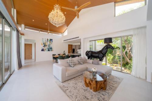 Villa private swimming pool and garden Phuket Free Airoport Pick up from 7 days in Layan