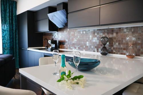Blu Petrolio Stay-Karabas Apartments-parcheggio