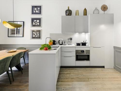 LivinParis - Luxury AC 4 Bedrooms Opera I - image 9
