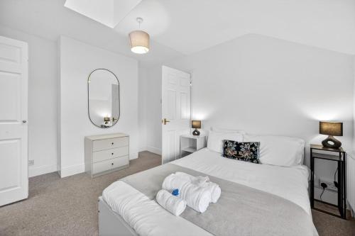 2BR Ensuite Stay with Parking - Cozy & Central – khách sạn tại Canton