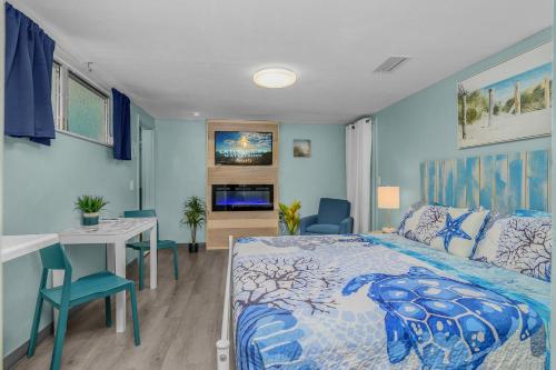 Latitude 26 Waterfront Boutique Resort - Fort Myers Beach Room Type - Deluxe Studio - King Bed