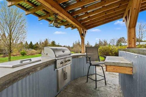 Equestrian Retreat with Fire Pit - image 4