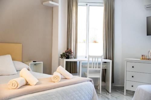 Hotel Avenida – khách sạn tại Torre Del Mar