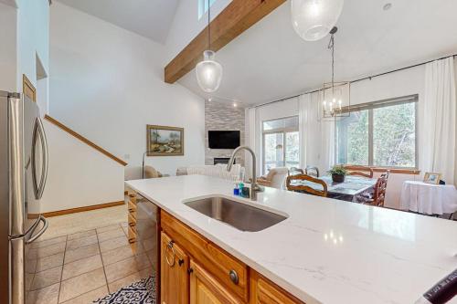 Blue River Grove in Silverthorne, USA