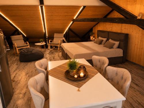 2 twin beds, 2 sofa beds