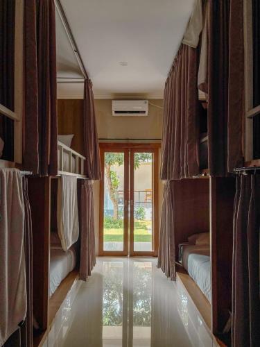 Ungasan Center Hostel - Tap to explore photos