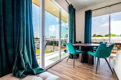 Faciliteiten, Elite Emerald Suite with Pool, Laundry, Parking in Love Field vliegveld