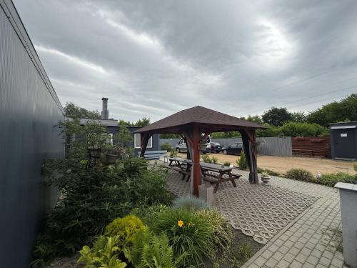 Kert, Apartamenty Pracownicze Bronowa 59a Parking in Sosnowiec