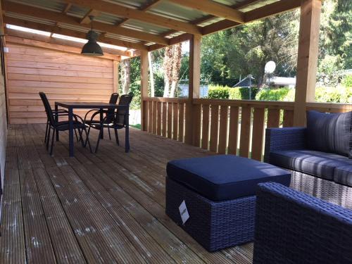 Chalet met Veranda en whirlpool gelegen in NP Drents Friese Wold, camping met zwembad 71 in Wateren
