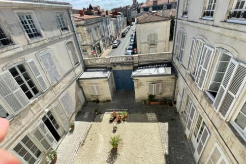 Charming 80m Near The Old Port! - image 3