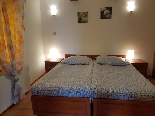2 twin beds, 1 sofa bed