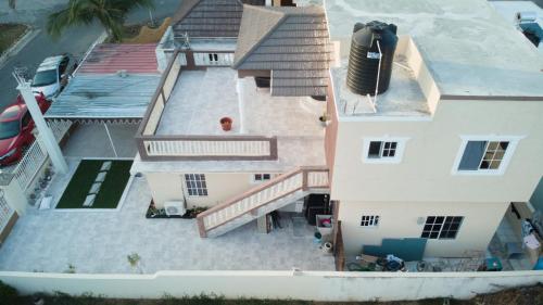 Cozy apartment in the cool hills of Hellshire in Hellshire
