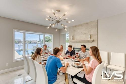 VillaKey- LUXE Waterfront Villa 5Min to Beach in Fort Lauderdale, USA