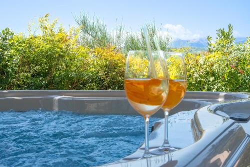 Atvērtā tipa vanna, Villa Maline - Hidden in Nature, Jacuzzi & Sauna in Loro Piceno