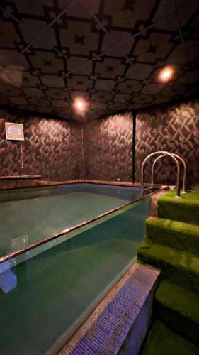 brick hotel & luxury suites - image 2