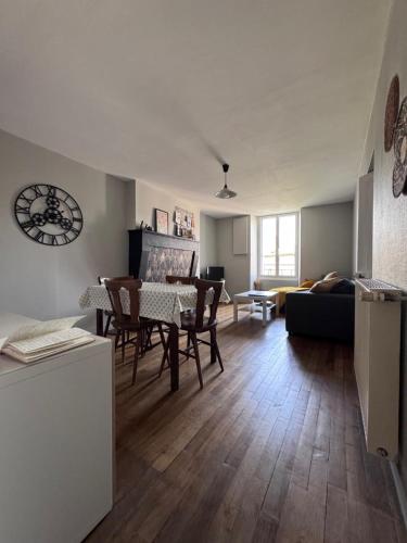 Le calme au coeur de Chauvigny gîte à louer Saint-Martial