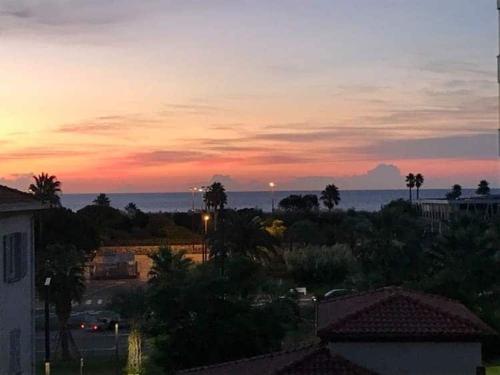 BRIGHT APARTMENT - PROMENADE DES ANGLAIS, Nice