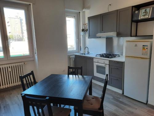 Al 36-Large studio near university and metro