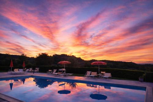 Agriturismo Buon Riposo  Country Resort in Tuscany in Монтайоне
