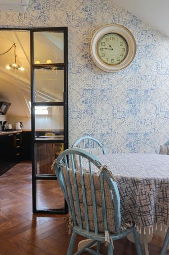 Attic 3BR - Skylights & Workspace - Vera - Wehost in Tbilisi