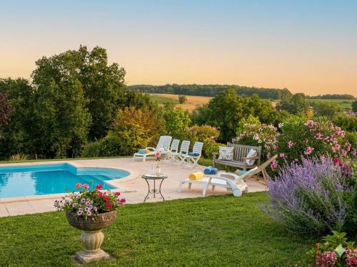 Le Maine Vérac Piscine et Vue (Le Maine Verac Piscine et Vue) in Brossac