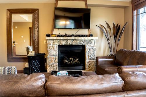 Crystal Peak Lodge by Summit County Mountain Retreats in Breckenridge, USA