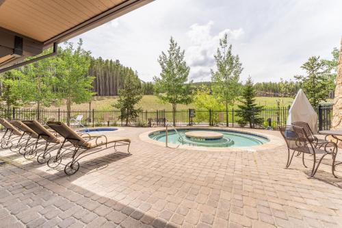 Crystal Peak Lodge by Summit County Mountain Retreats in Breckenridge, USA