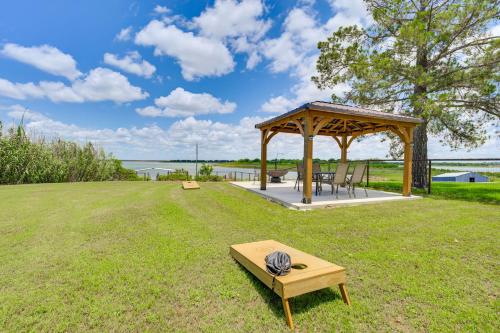 . Cabin w/ Dock on Hubbard Creek Lake: Pets Welcome!